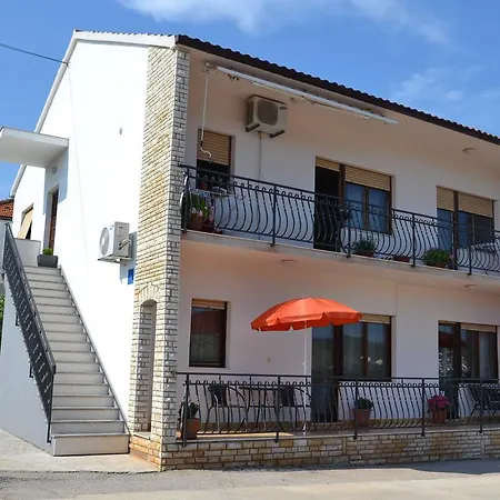 Kate Apartman